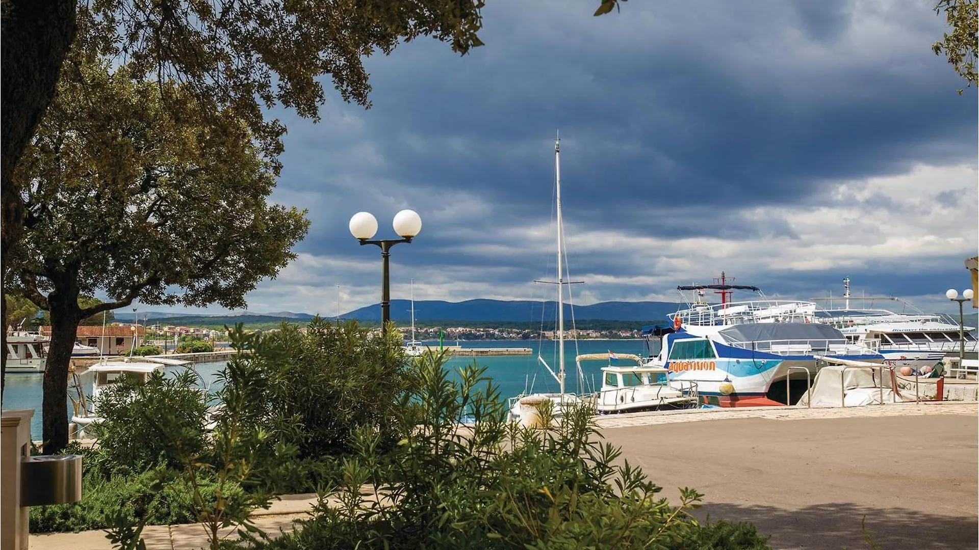 Amazing Apartment In Malinska With House Sea View كرواتيا