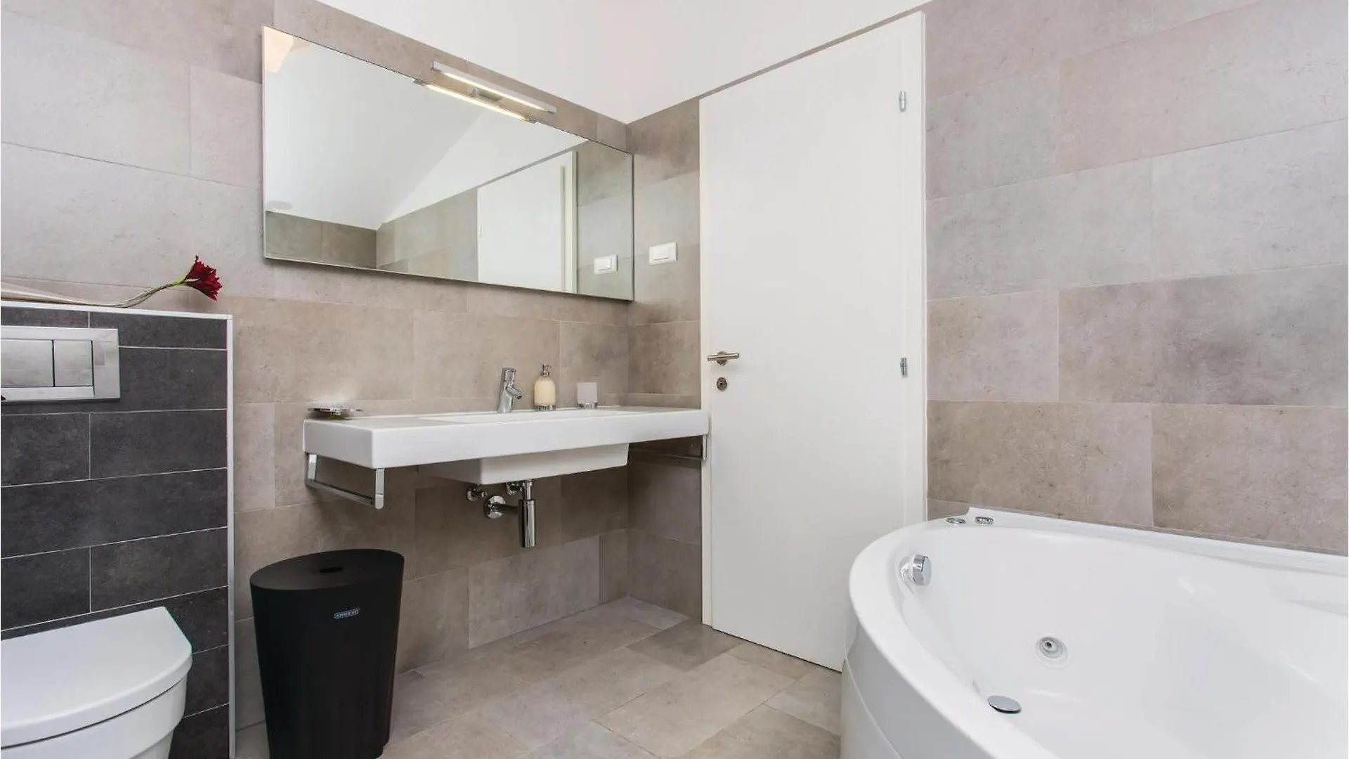 Amazing Apartment In Malinska With House Sea View 0*,  كرواتيا
