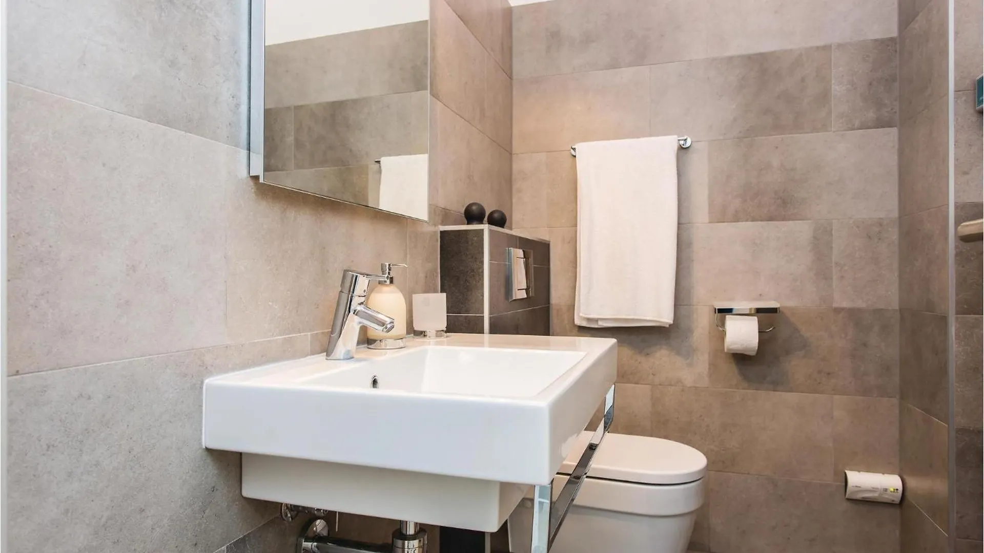 Amazing Apartment In Malinska With House Sea View كرواتيا